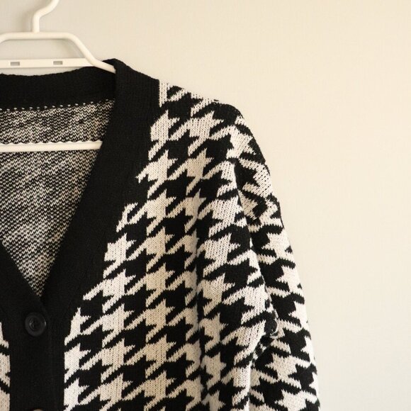 Women's Black/White Sz S Houndstooth Buttoned V-Neck Knit Sweater Cardigan - Picture 6 of 10